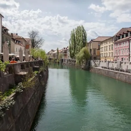Apartment On Ljubljana Riverbank - Svetla Tocka アパート リュブリャナ