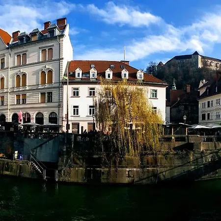 Apartment On Ljubljana Riverbank - Svetla Tocka Appartamento Lubiana